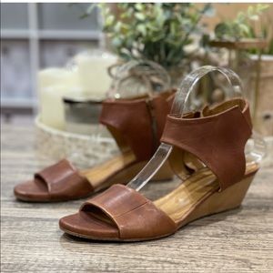 COCLICO Kiss Leather Demi-Wedge Sandal, Cognac 39